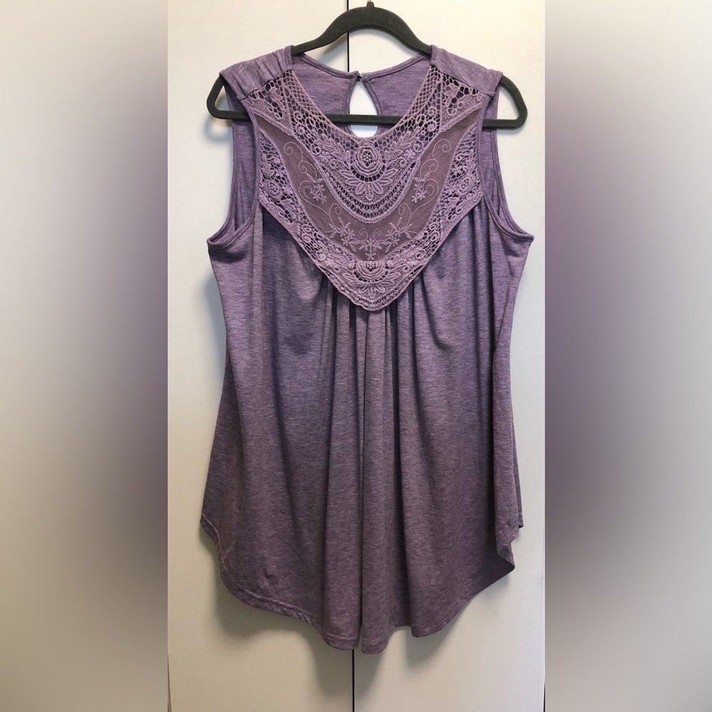 NWOT Light Purple Lacey / Gauze Sleeveless Top Size XL